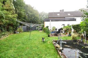 WE rechts - Garten Blick zum Haus