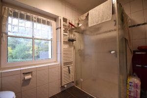 WE links  Bad 1.OG 1