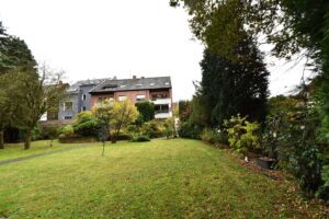 Blick zum Haus Gartenseite