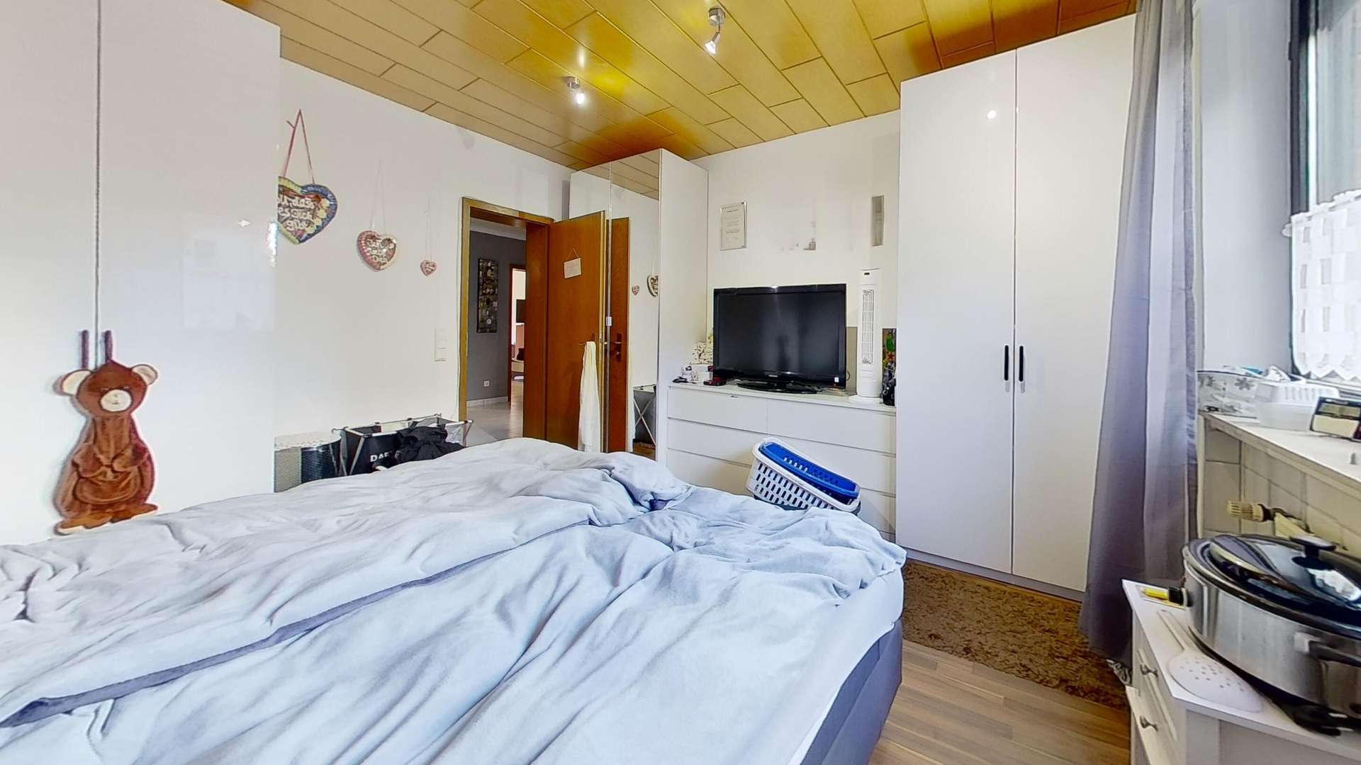 Schlafzimmer 1