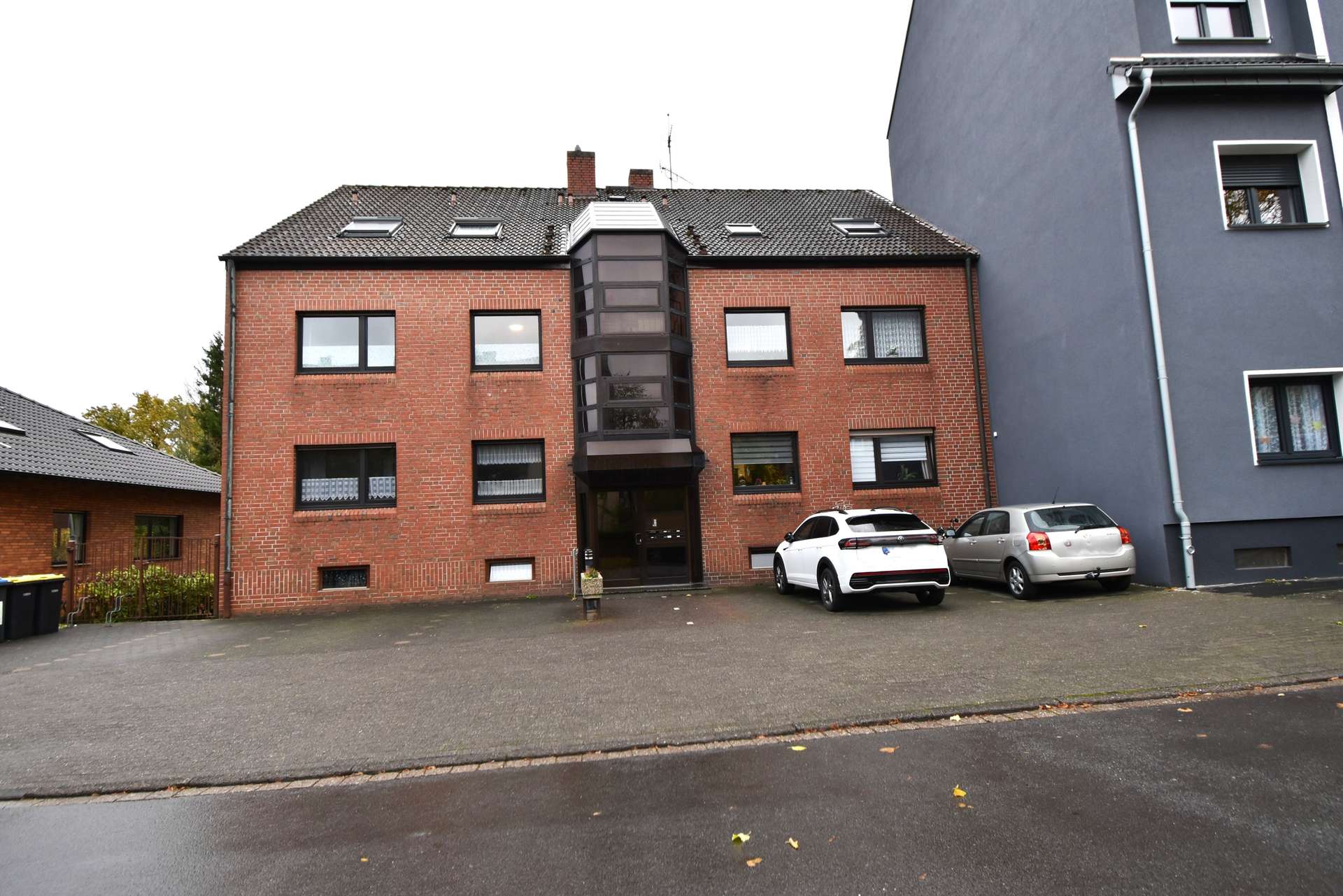 Blick zum Haus Straßenseite