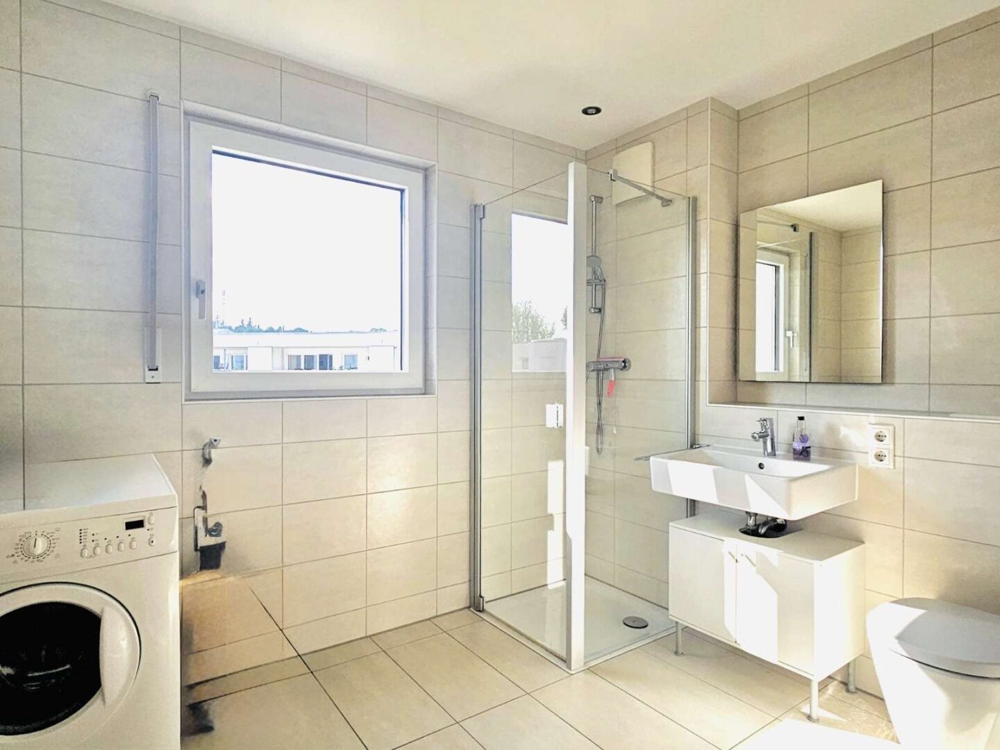 Badezimmer mit Fenster