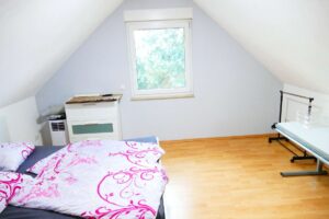 Schlafzimmer DG