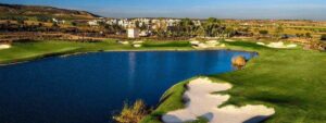 Golfplatz mit See