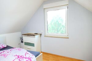 Schlafzimmer DG