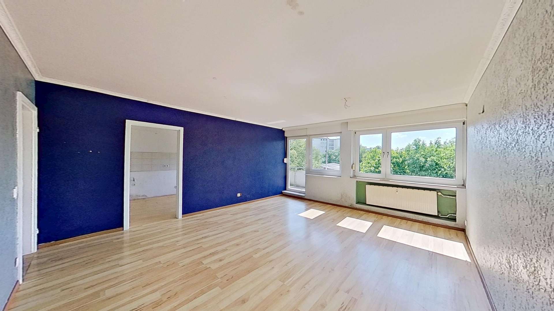 Wohnzimmer Blick zum Balkon